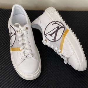 SOLD 😃  AUTHENTIC Louis Vuitton Women’s LV Off White Sneakers Sz. US 9.5